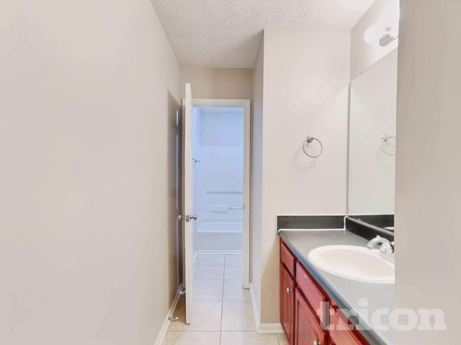 Building Photo - 5005 Eagle Creek Dr