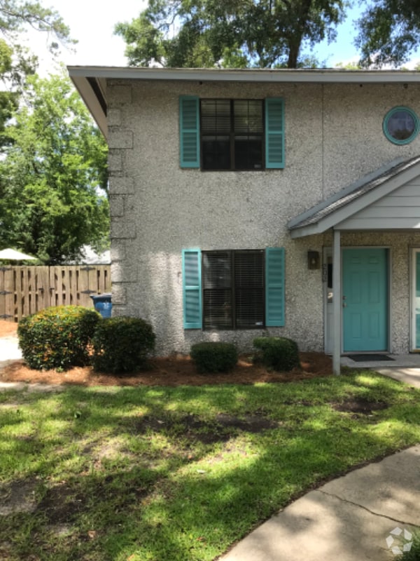 Building Photo - 202 Island Dr