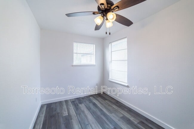 Building Photo - 611 Rochambeau St