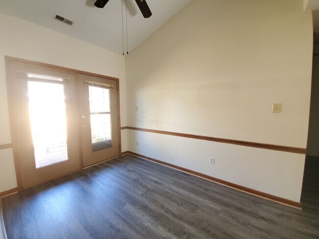 Building Photo - 545 Auburndale Ln