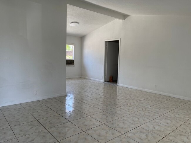 Building Photo - Aspen Ave - BLUE