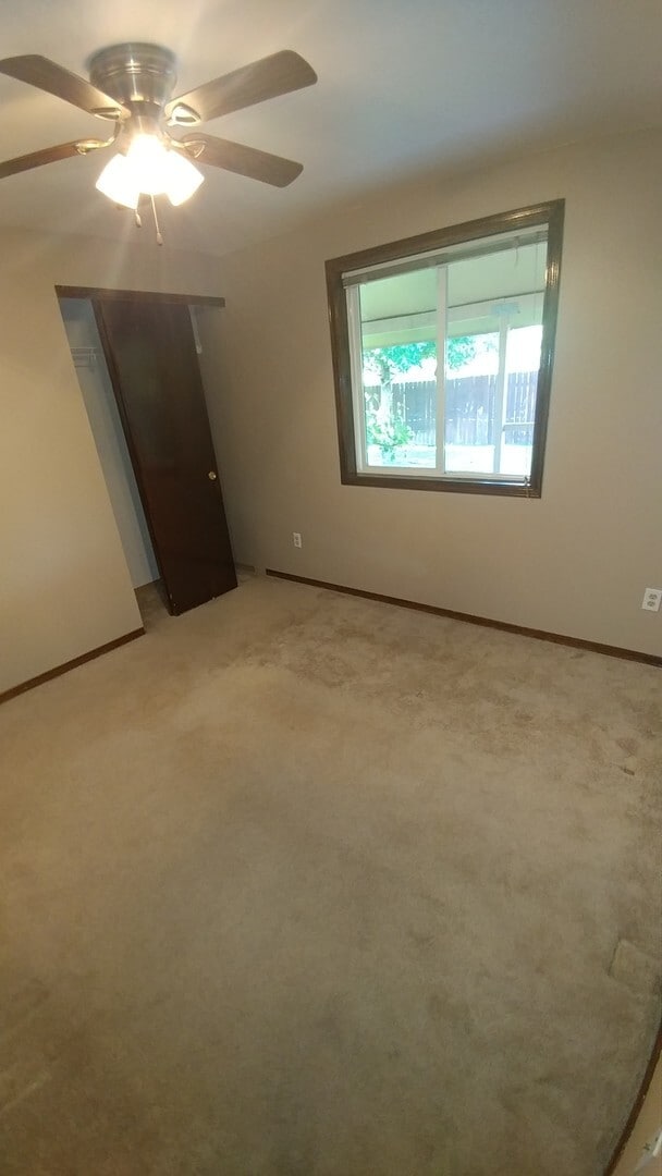 Building Photo - 4-Bed, 2-Bath Home Off Road 100 with Easy ...