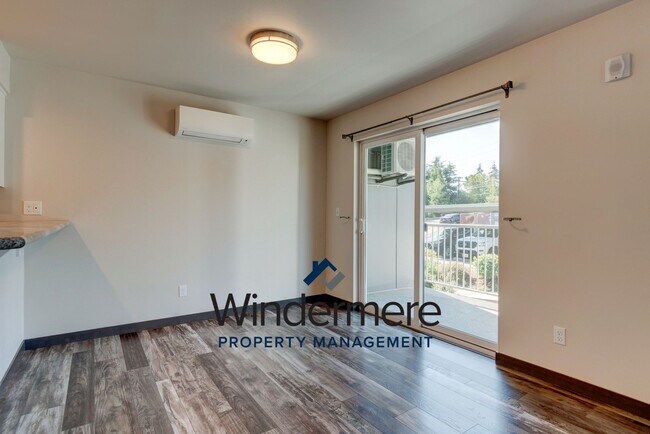 Building Photo - 2 Bedroom 2 Bath Condo in Summerwind Community