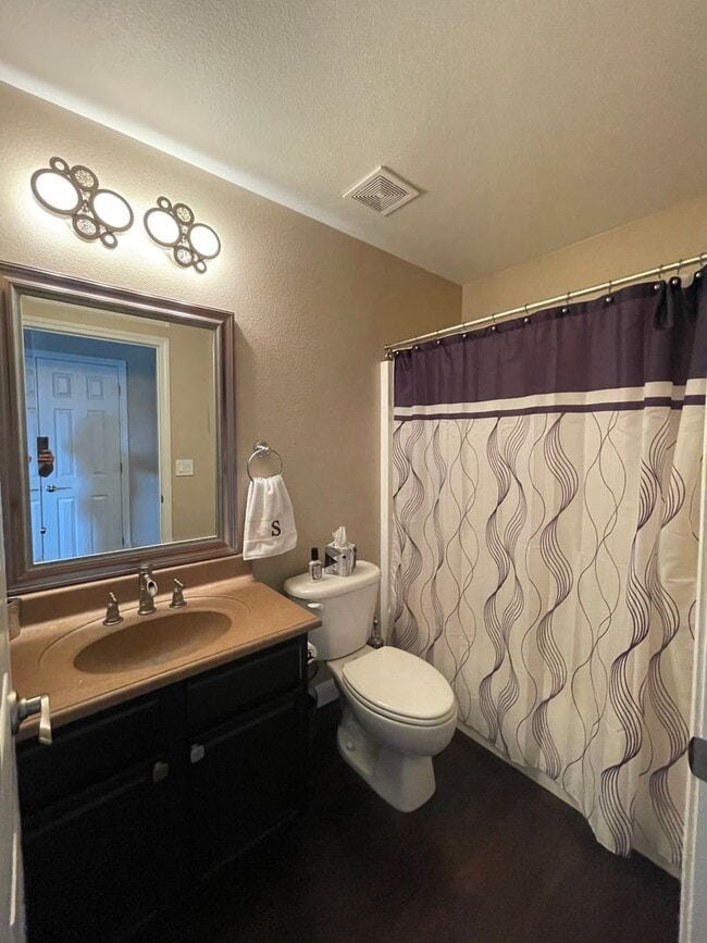 Building Photo - Spacious 2 bedroom plus a den 2 bath 2 car garage in Northwest Reno!