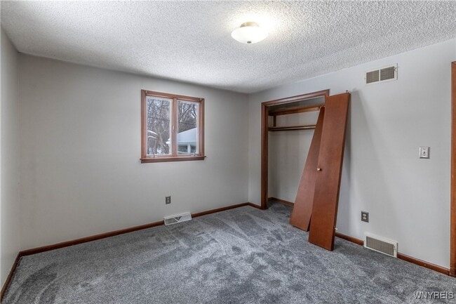 Building Photo - 194 Boncroft Dr