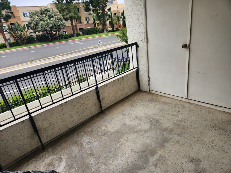 Building Photo - 3525 Lebon Dr