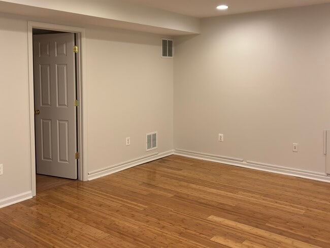 Building Photo - 526 Harbour Ct