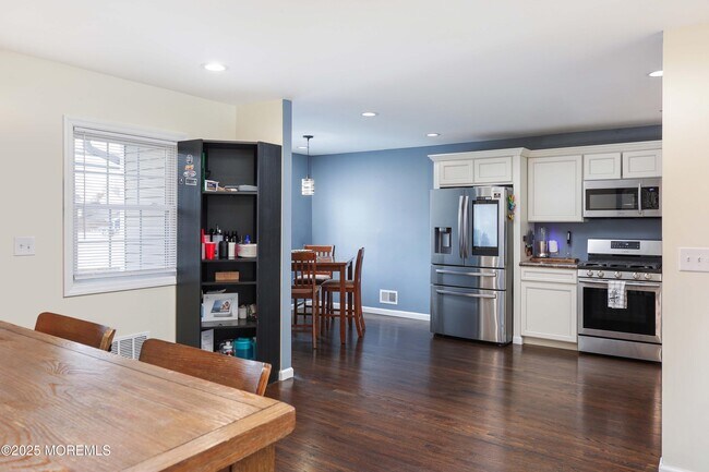 Building Photo - 58 Richardson Ave