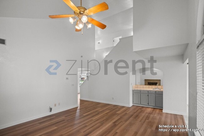 Building Photo - 2215 Jenni Ln