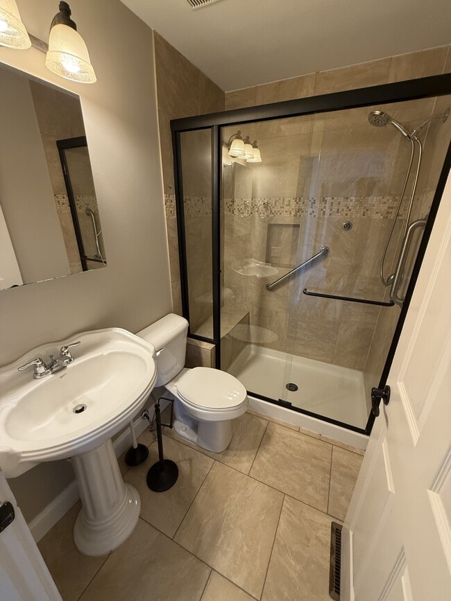 Building Photo - 306 W 2nd St N