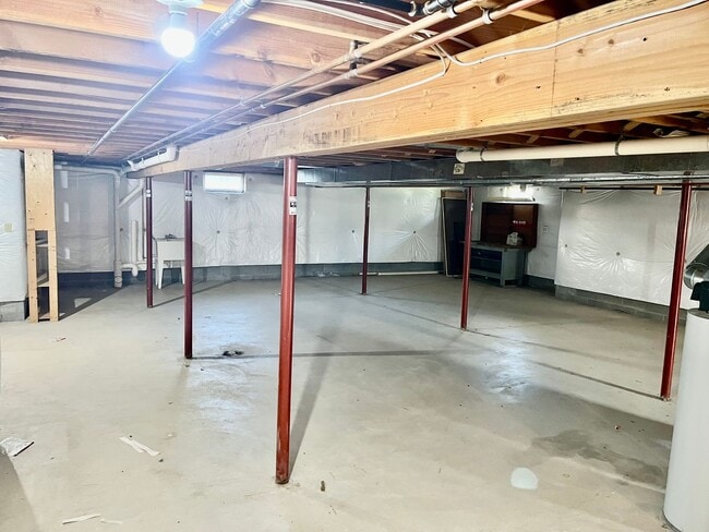 Building Photo - 336 Westlind Rd