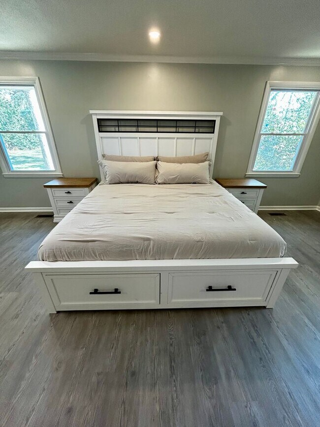 Building Photo - 1903 Azalea Dr