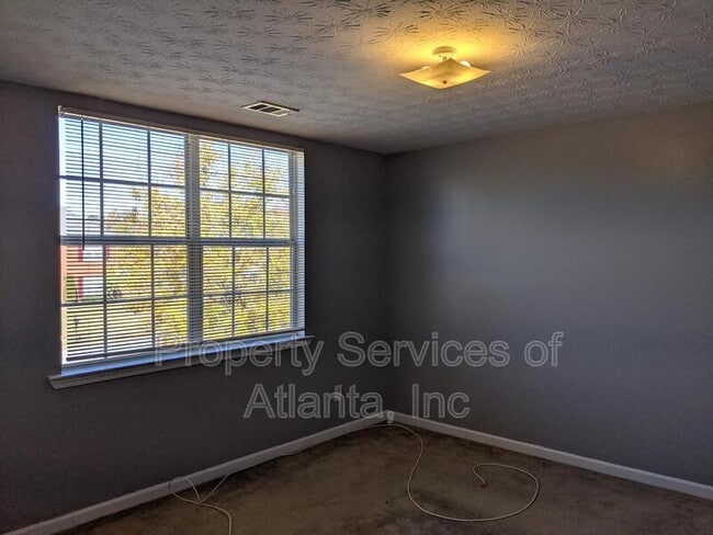 Building Photo - 1815 Rest Haven Ln