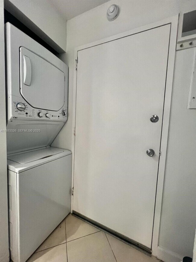 Building Photo - 7135 Collins Ave