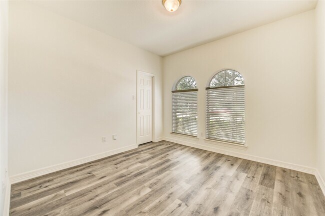 Building Photo - 8803 Memorial Creek Dr