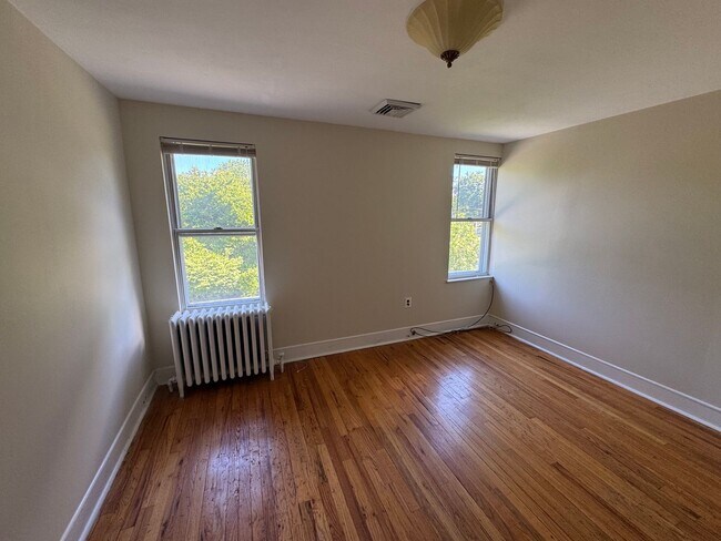 Building Photo - Lower Gywnedd 3 Bedroom 1.5 Bath Colonial in Penllyn Pa $2,750/month
