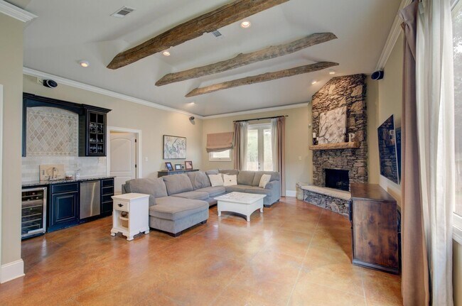 Building Photo - 3786 Rosedale Dr