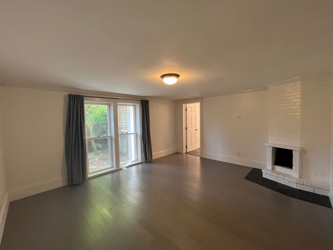 Building Photo - Charming 3 Bed 3.5 Bath home in Southwest ...