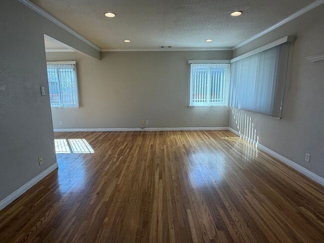 Building Photo - 14634 Richvale Dr