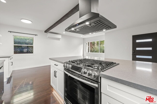 Building Photo - 841 Oxford Ave