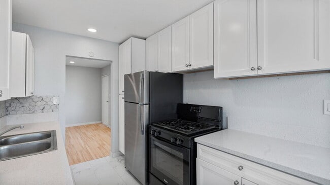 Building Photo - 243 San Jacinto Dr