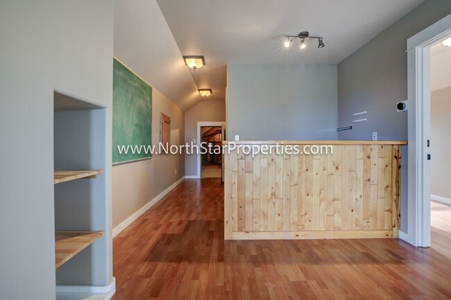 Building Photo - Beautiful Home On 10 Acres. Horse property