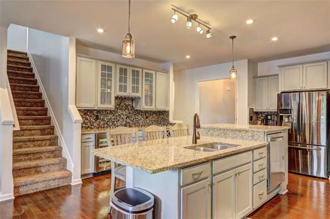 Building Photo - 409 Golden Rod Ct