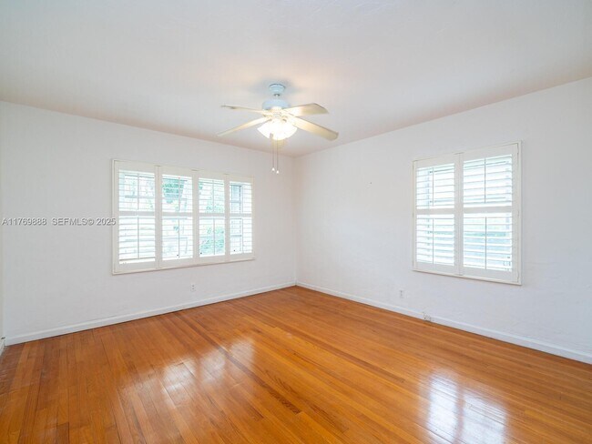 Building Photo - 9441 Byron Ave