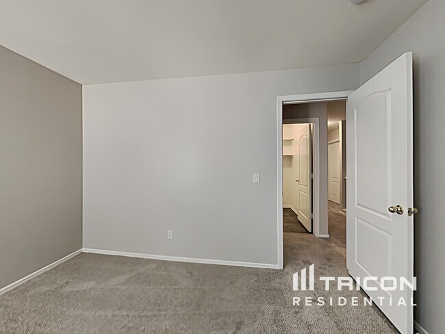 Building Photo - 8423 W Hamster Ln