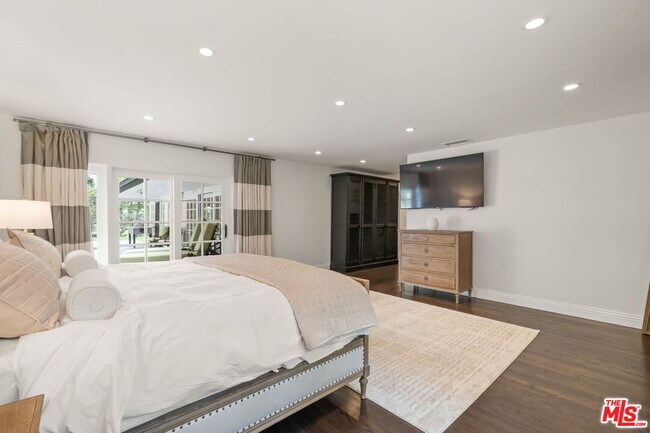 Building Photo - 9023 Alto Cedro Dr