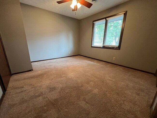 Building Photo - 5034 Meredeth St