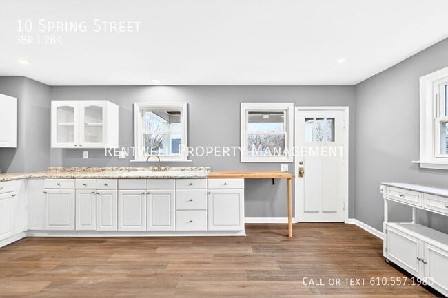 Building Photo - 10 S Spring St