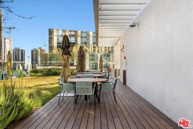 Building Photo - 877 Francisco St