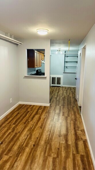 Building Photo - 132 Voss Ave