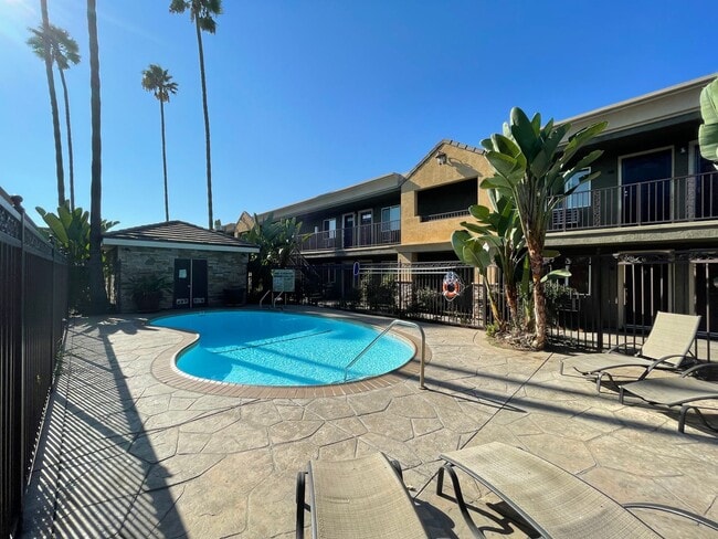 Building Photo - 800 N Mollison Ave