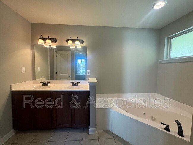 Building Photo - 1369 Switzer Dr