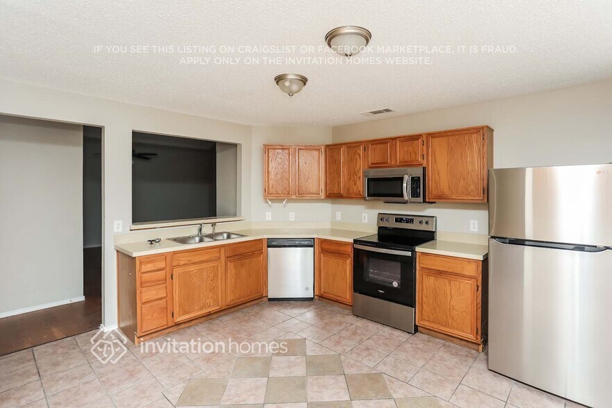 Building Photo - 846 San Jacinto Dr