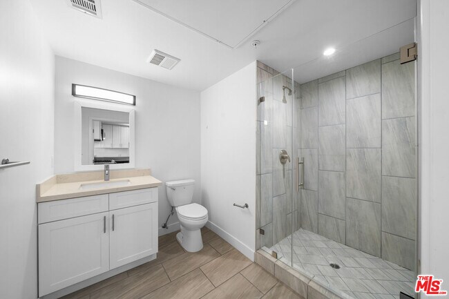 Building Photo - 5612 Lexington Ave