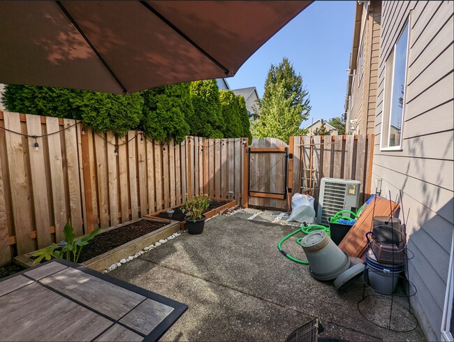Building Photo - 1239 SW 175th Ave