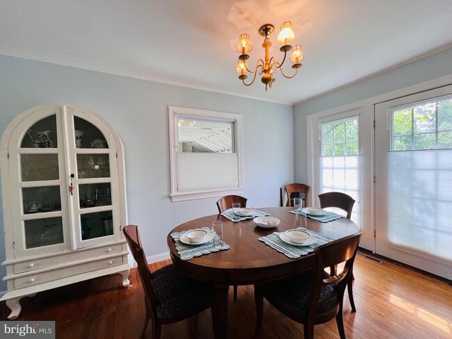 Building Photo - 3214 Riverview Dr