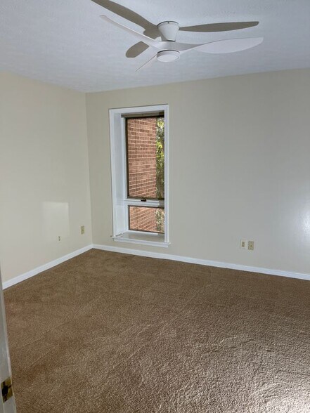 Building Photo - 44755 Woodlake Ct