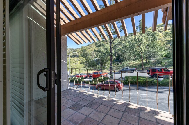 Building Photo - 1709 Cam De Villas