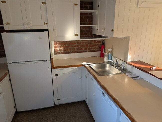 Building Photo - 25 Waterway