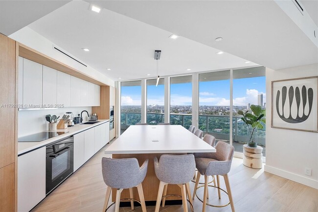 Building Photo - 2127 Brickell Ave