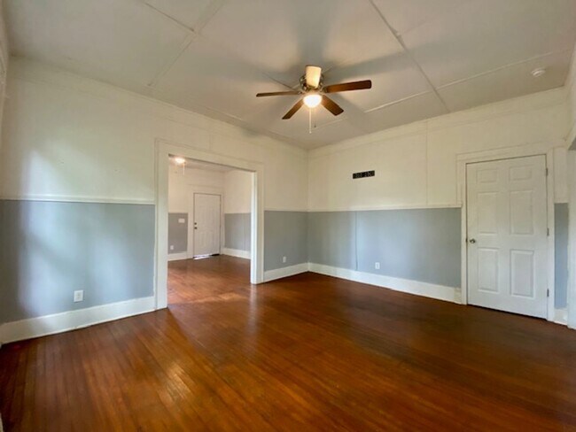 Building Photo - HISTORICAL HIGHLAND APARTMENTS FOR RENT!! ...