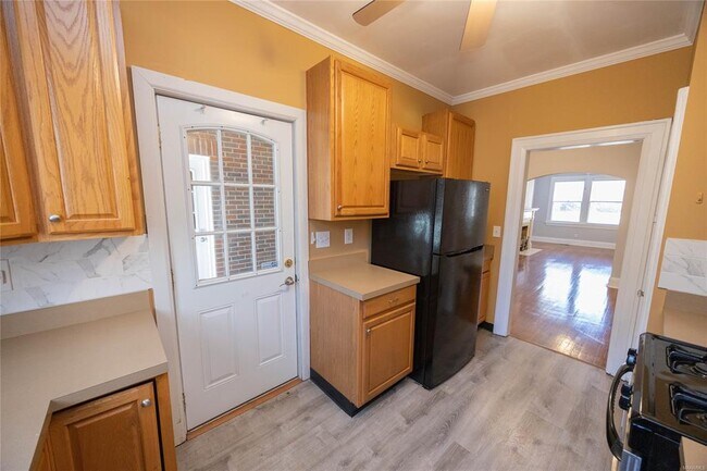 Building Photo - 3355 Lexington Rd