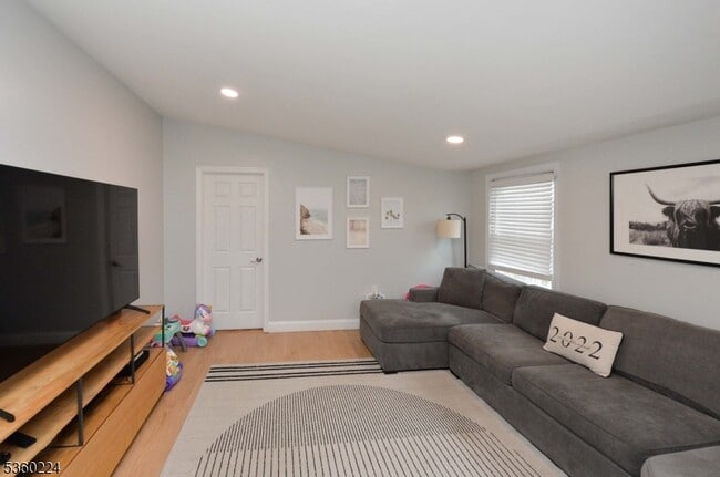 Building Photo - 54 Allan Dr