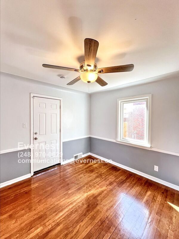Building Photo - 18514 Manor