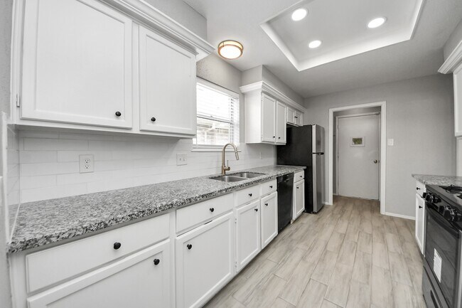 Building Photo - 19734 Oakland Valley Dr