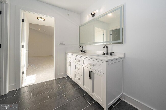 Building Photo - 2627 County Line Rd